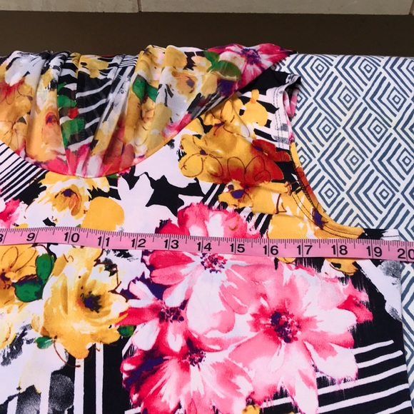 Susie In The City Floral Multicolor Blouse.       Size Large - Picture 5 of 12